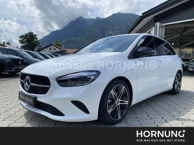 Gebraucht Mercedes B200 163 PS (119 kW) 2026 Unilack polarweiß Kleinwagen