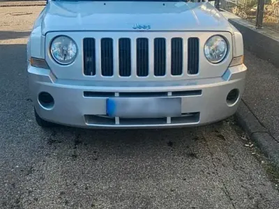 Usata Jeep Patriot 140 CV (102 kW) 2010 Argento SUV
