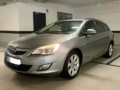 Gebraucht Opel Astra 116 PS (85 kW) 2012 Blau Kombi