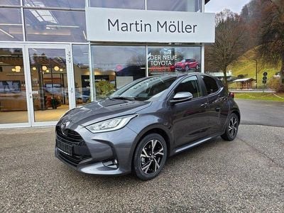 Neu Toyota Yaris Hybrid 92 PS (67 kW) 2025 Grau Limousine