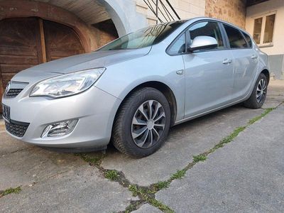 Gebraucht Opel Astra Selection 116 PS (85 kW) 2011 Silber Limousine