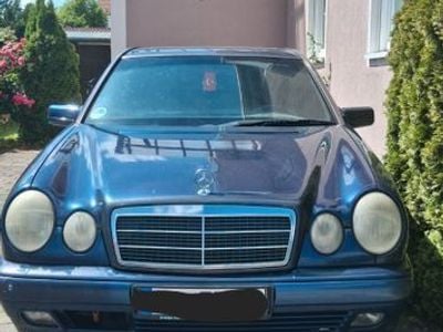 Mercedes E200