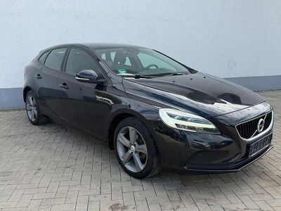 Gebraucht Volvo V40 Momentum 120 PS (88 kW) 2019 Schwarz Limousine