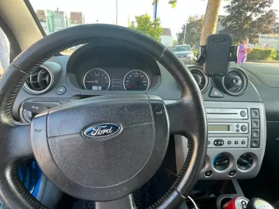 Gebraucht Ford Fiesta 95 PS (69 kW) 2005 Blau Kleinwagen