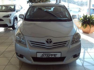 Gebraucht Toyota Verso Life 132 PS (97 kW) 2010 Silber Van / Kleinbus
