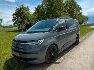Gebraucht VW Multivan Life 216 PS (158 kW) 2023 Grau Van / Kleinbus