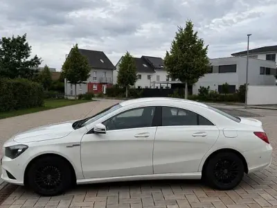 Gebraucht Mercedes CLA200 156 PS (114 kW) 2015 Weiß Limousine
