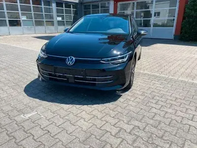 Gebraucht VW Passat Elegance 150 PS (110 kW) 2025 Grau Kombi
