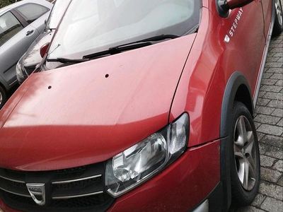 Rot Gebraucht 2015 Dacia Sandero Stepway Limousine | 3.950 € (Superpreis)
