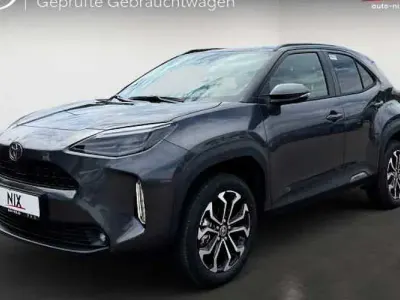 Neu Toyota Yaris Cross 130 PS (95 kW) 2026 Grau SUV