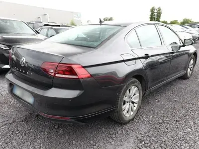 Gebraucht VW Passat Business 120 PS (88 kW) 2020 Mangangrau metallic mangangrau metallic Limousine