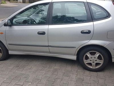 Nissan Almera Tino