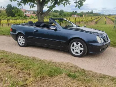 Gebraucht Mercedes CLK320 Elegance 218 PS (160 kW) 2001 Blau Cabrio