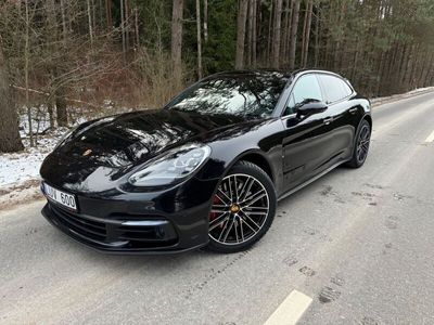 Porsche Panamera 4