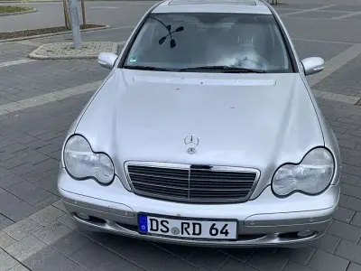 Używany Mercedes C320 Classic 218 KM (160 kW) 2002 Srebrny Sedan/Limuzyna