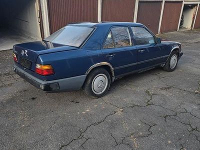 Gebraucht Mercedes 260 159 PS (116 kW) 1988 Blau Limousine