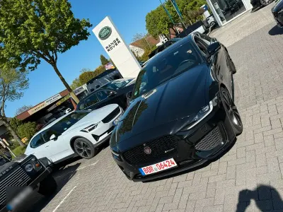 Gebraucht Jaguar XE R-Dynamic 204 PS (150 kW) 2021 Schwarz Limousine