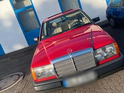Gebraucht Mercedes 230 132 PS (97 kW) 1987 Rot Limousine