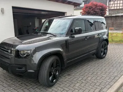 Gebraucht Land Rover Defender SE Dynamic 300 PS (220 kW) 2021 Grau SUV