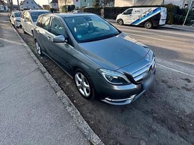Usata Mercedes B200 156 CV (114 kW) 2013 Argento Monovolume