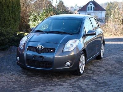 Grau Gebraucht 2007 Toyota Yaris Limousine | 4.299 € (Fairer Preis)