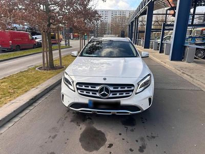 Gebraucht Mercedes GLA220 AMG line 177 PS (130 kW) 2019 Weiß SUV