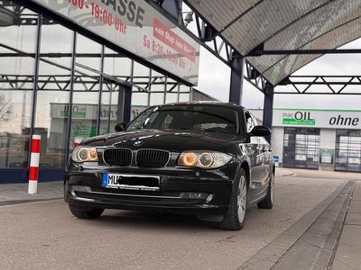 Gebraucht BMW 116 122 PS (89 kW) 2007 Schwarz Kleinwagen