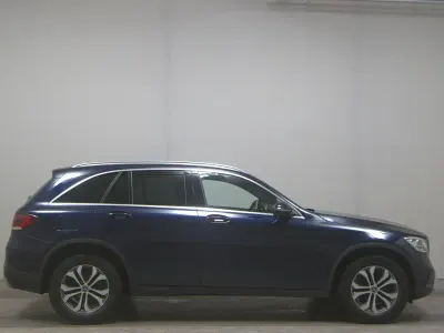 Używany Mercedes GLC220 Exclusive 194 KM (142 kW) 2021 Niebieski SUV