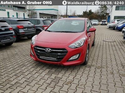Gebraucht Hyundai i30 101 PS (74 kW) 2016 Ultimate red (metallic) Limousine
