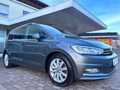 Grau Gebraucht 2017 VW Touran Van / Kleinbus | 12.990 € (Fairer Preis)