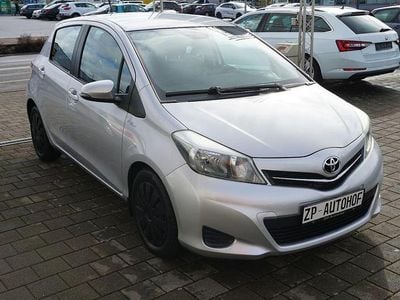 Gebraucht Toyota Yaris Life 90 PS (66 kW) 2014 Silber Kleinwagen