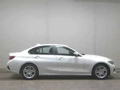Używany BMW 320 Advantage 190 KM (139 kW) 2021 Biały Sedan/Limuzyna