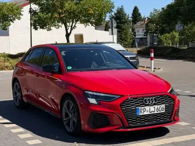 Gebraucht Audi A3 Sport 150 PS (110 kW) 2022 Rot Limousine
