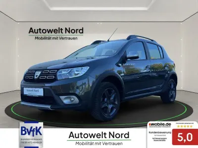Gebraucht Dacia Sandero Celebration 90 PS (66 kW) 2017 Grau Limousine