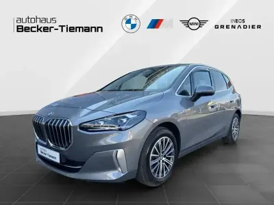Gebraucht BMW 223 Active Tourer Luxury Line 218 PS (160 kW) 2023 Skyscraper grau Van / Kleinbus