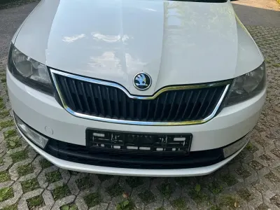 Gebraucht Skoda Rapid 105 PS (77 kW) 2014 Weiß Kleinwagen