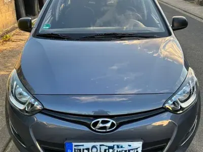Gebraucht Hyundai i20 Edition 86 PS (63 kW) 2013 Blau Kleinwagen
