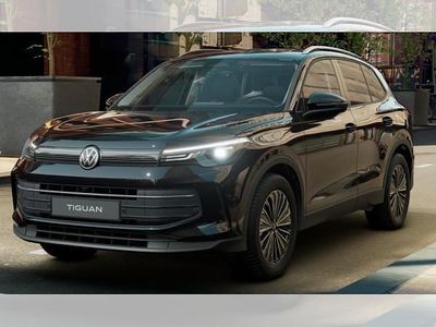 Schwarz (grenadillschwarz metallic) Neu 2025 VW Tiguan SUV | 44.490 € (Guter Preis)