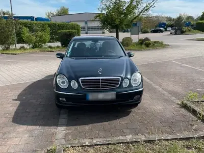 Gebraucht Mercedes E320 Avantgarde 224 PS (164 kW) 2005 Blau Limousine