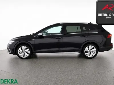 Gebraucht VW Golf VIII 200 PS (147 kW) 2024 Deep black perleffekt Kombi