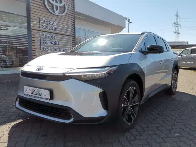 Gebraucht Toyota bZ4X 150 kW (204 PS) 2023 Precious silver SUV