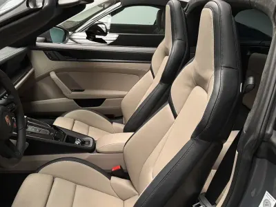 Gebraucht Porsche 992 541 PS (397 kW) 2025 Grau Cabrio