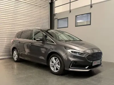 Begagnad Ford S-MAX Titanium 190 HK (139 kW) 2023 Grå Minibuss