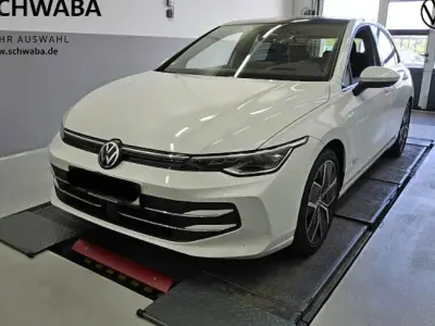 Gebraucht VW Golf VIII Edition 150 PS (110 kW) 2024 Weiß Limousine
