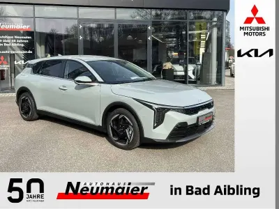 Neu Kia K4 150 PS (110 kW) 2026 Grün Limousine