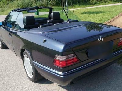Gebraucht Mercedes E220 Edition 136 PS (100 kW) 1996 Schwarz Cabrio