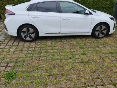 Gebraucht Hyundai Ioniq Premium 141 PS (103 kW) 2019 Weiß Kleinwagen
