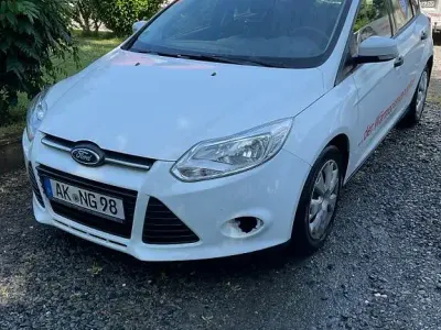 Gebraucht Ford Focus Ambiente 101 PS (74 kW) 2013 Weiß Limousine