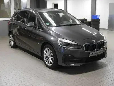Gebraucht BMW 225 Active Tourer Advantage 224 PS (164 kW) 2019 Mineralgrau metallic Van / Kleinbus