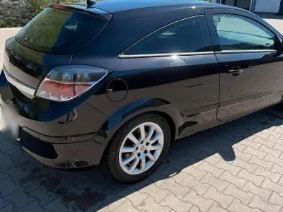 Usata Opel Astra GTC 116 CV (85 kW) 2008 Nero Coupé